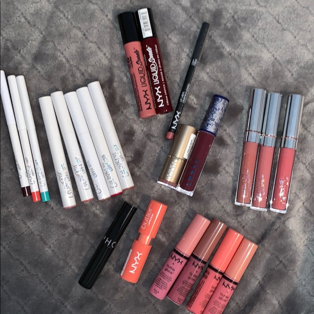 Lipstick / Lipgloss / Eyeliner Lot